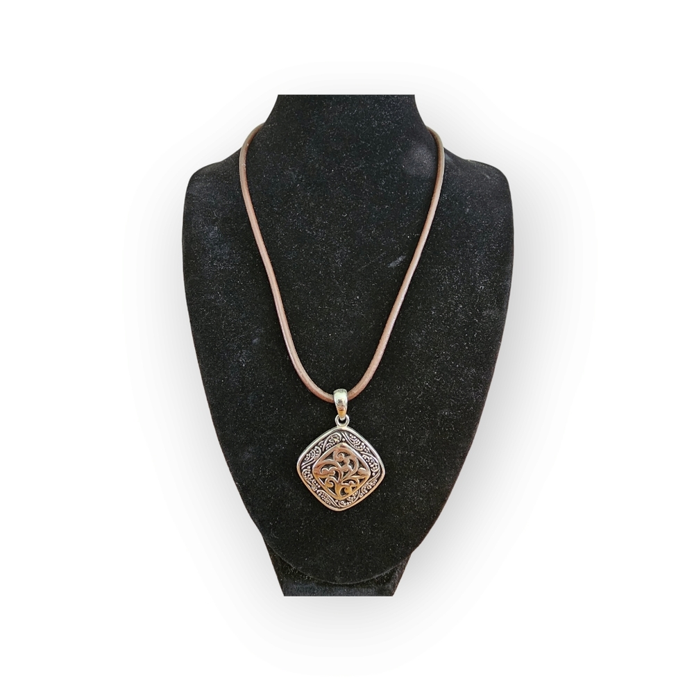 Lia‎ Sophia necklace